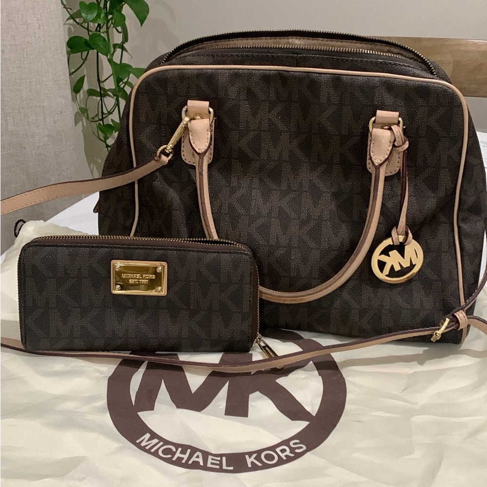 MONOGRAM LARGE BROWN MICHAEL KORS PURSE WITH WALLET SET
